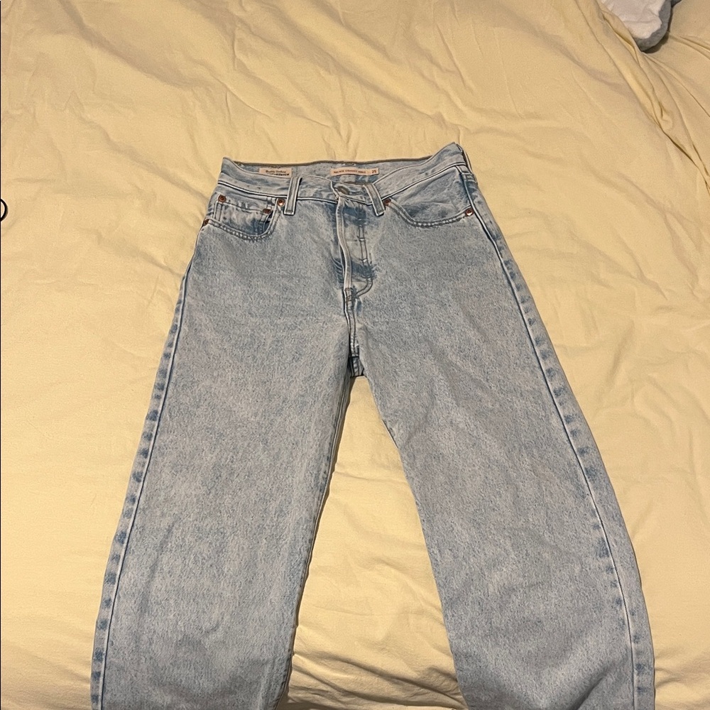 LEVIS rib cage straight ankle 
SIZE 25